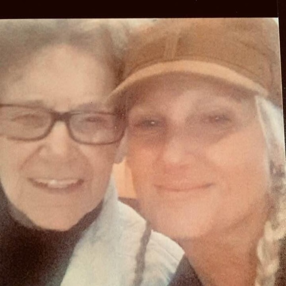 Meet your Posher, Hydee - Picture 1 of 4